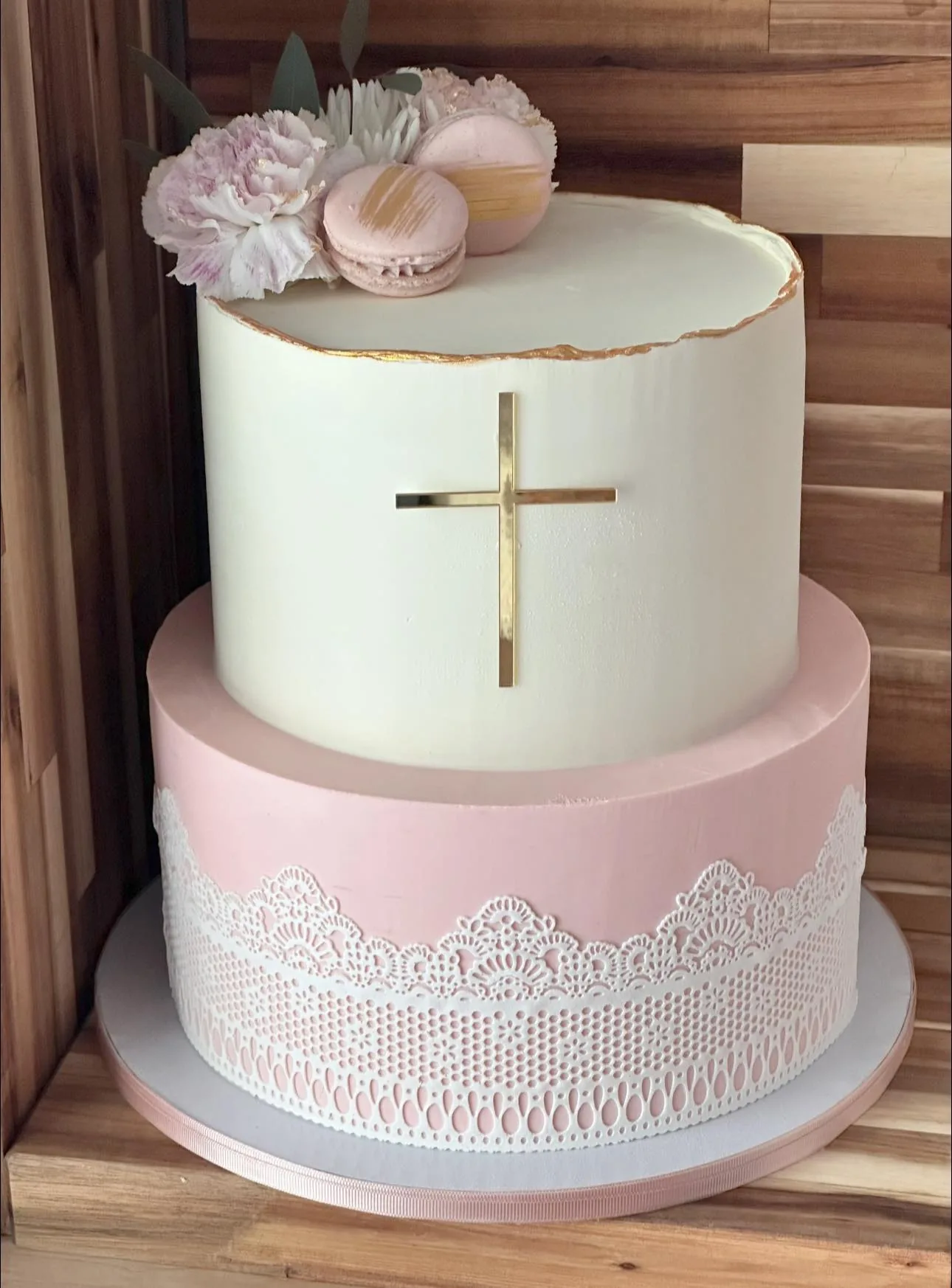 Custom cake handcrafted by Marta's Cakes in Jackson, New Jersey
