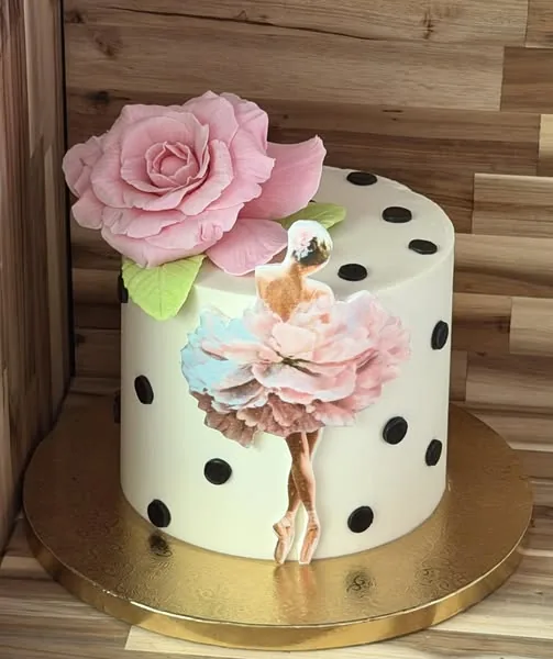 Custom cake handcrafted by Marta's Cakes in Jackson, New Jersey