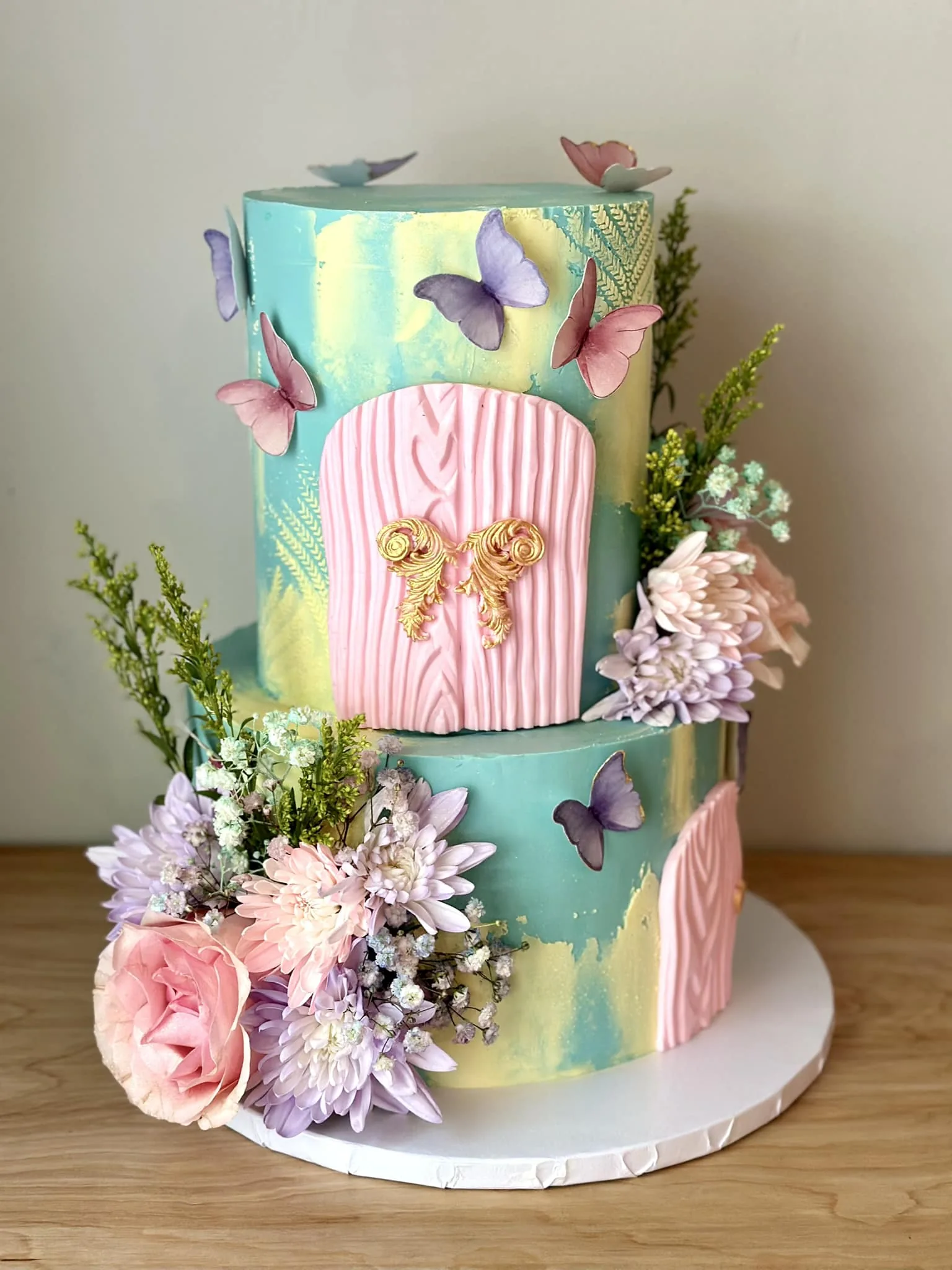 Custom cake handcrafted by Marta's Cakes in Jackson, New Jersey
