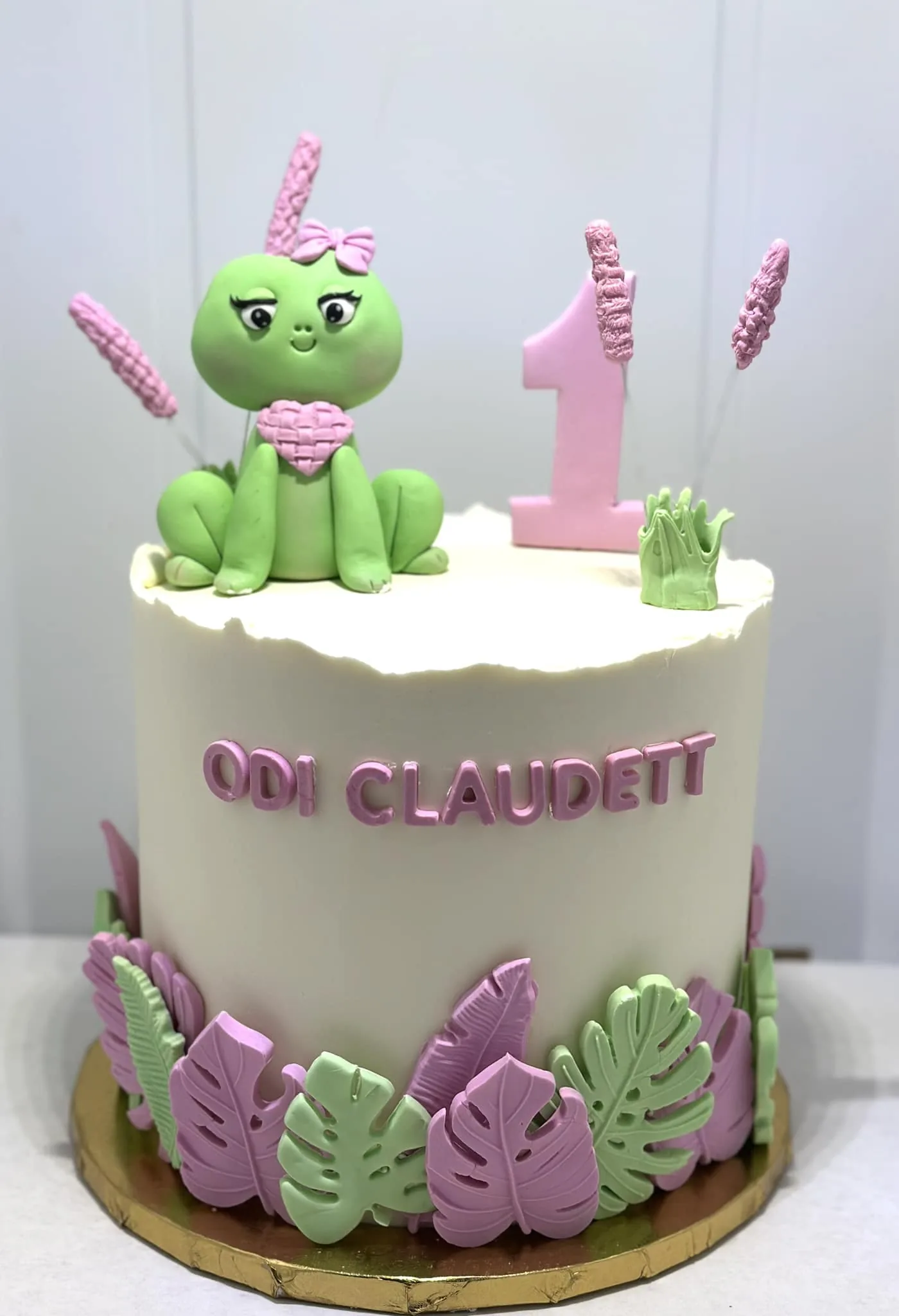 Custom cake handcrafted by Marta's Cakes in Jackson, New Jersey