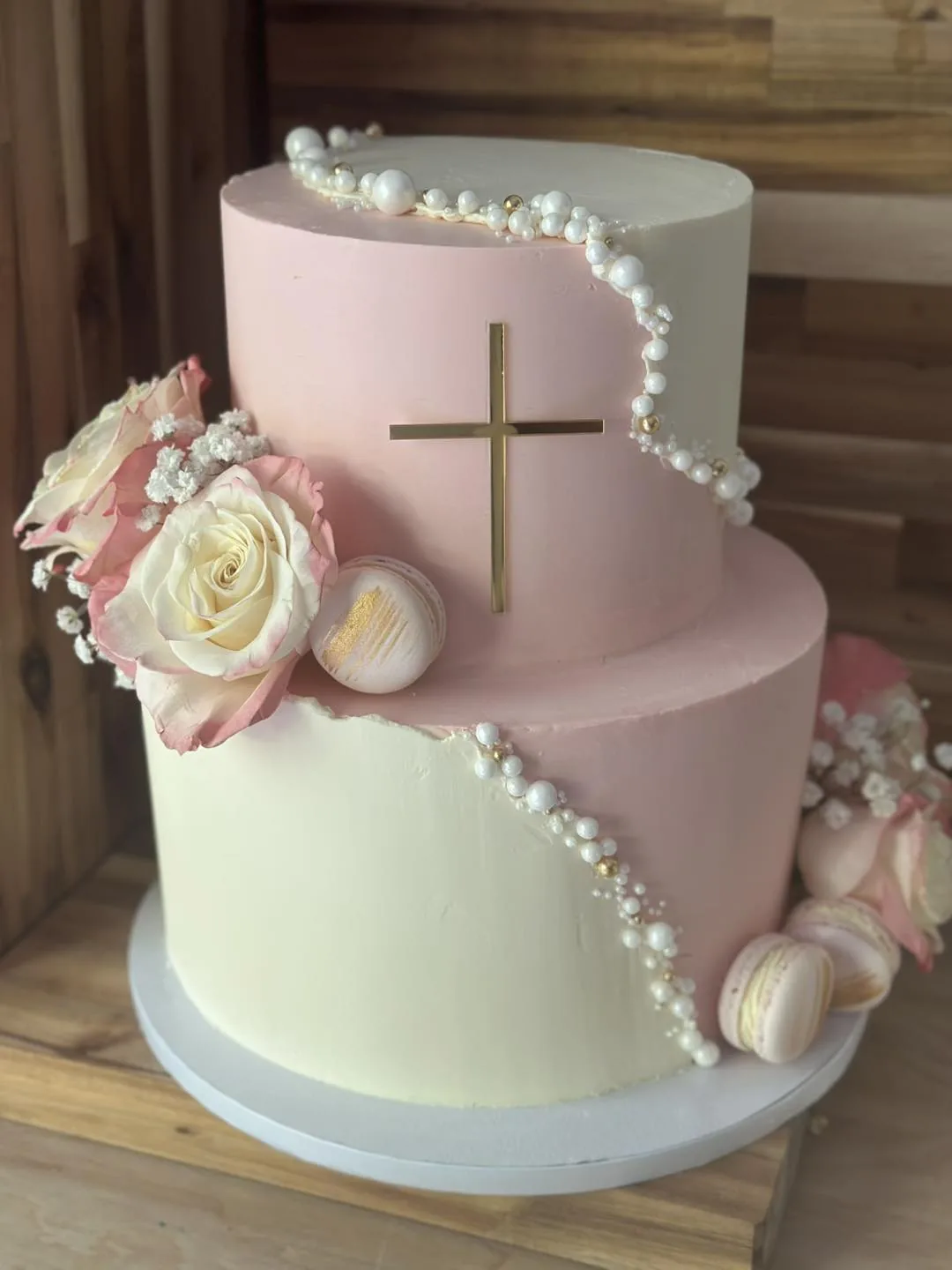 Custom cake handcrafted by Marta's Cakes in Jackson, New Jersey